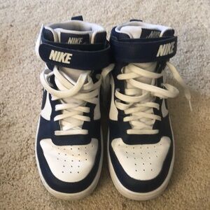 Nike Court Borough 2 size 5y